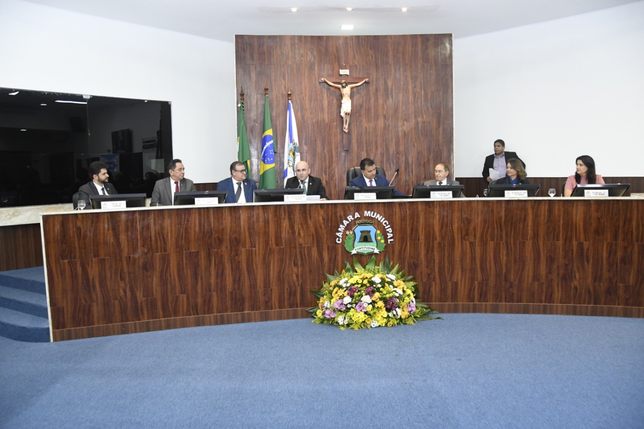 Câmara Municipal de Fortaleza realiza sessão solene e faz homenagem a administradores
