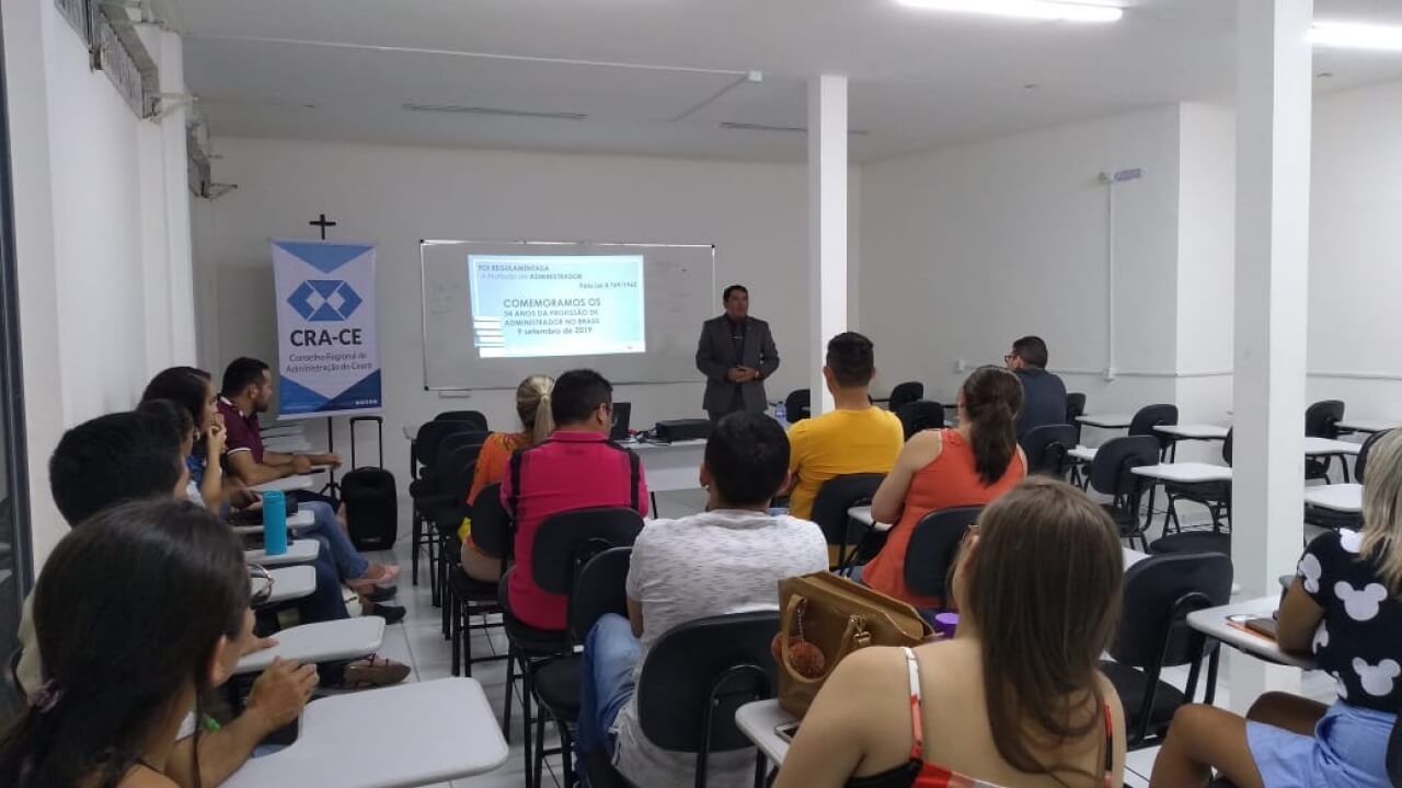 Conselheiro do CRA fala com alunos em Itapajé