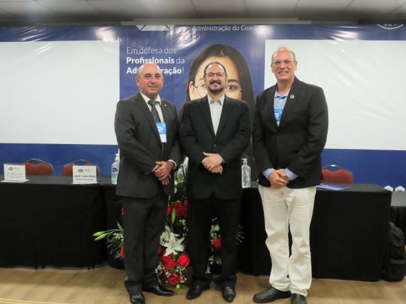 Alunos do curso de perícia patrocinados pelo CRA-CE recebem certificados