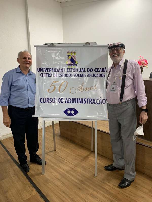 Administradores fazem homenagem ao professor Vladimir Spinelli, que se despediu da Uece