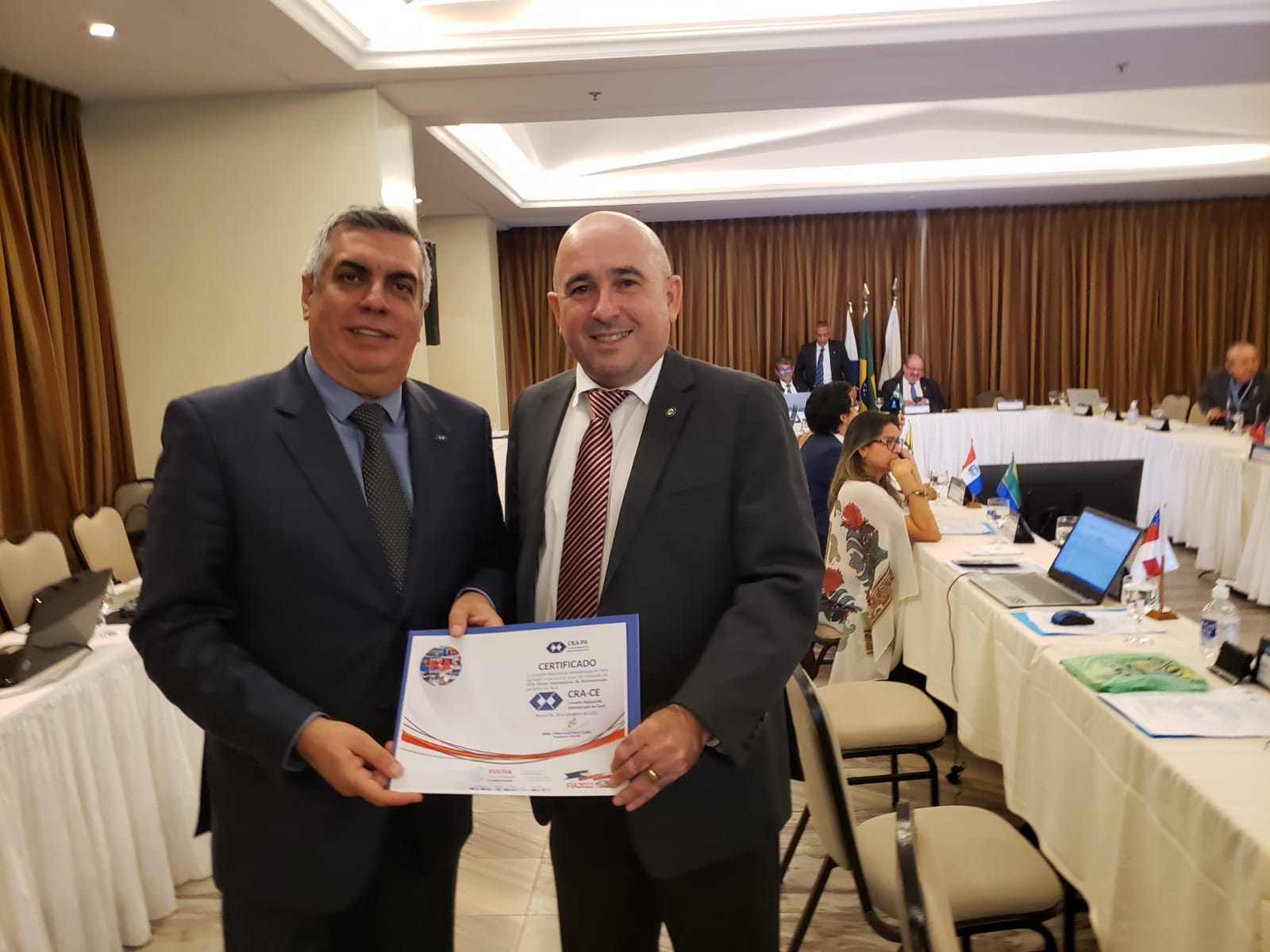 Adm. Leonardo Macedo recebe homenagem do CRA paraense
