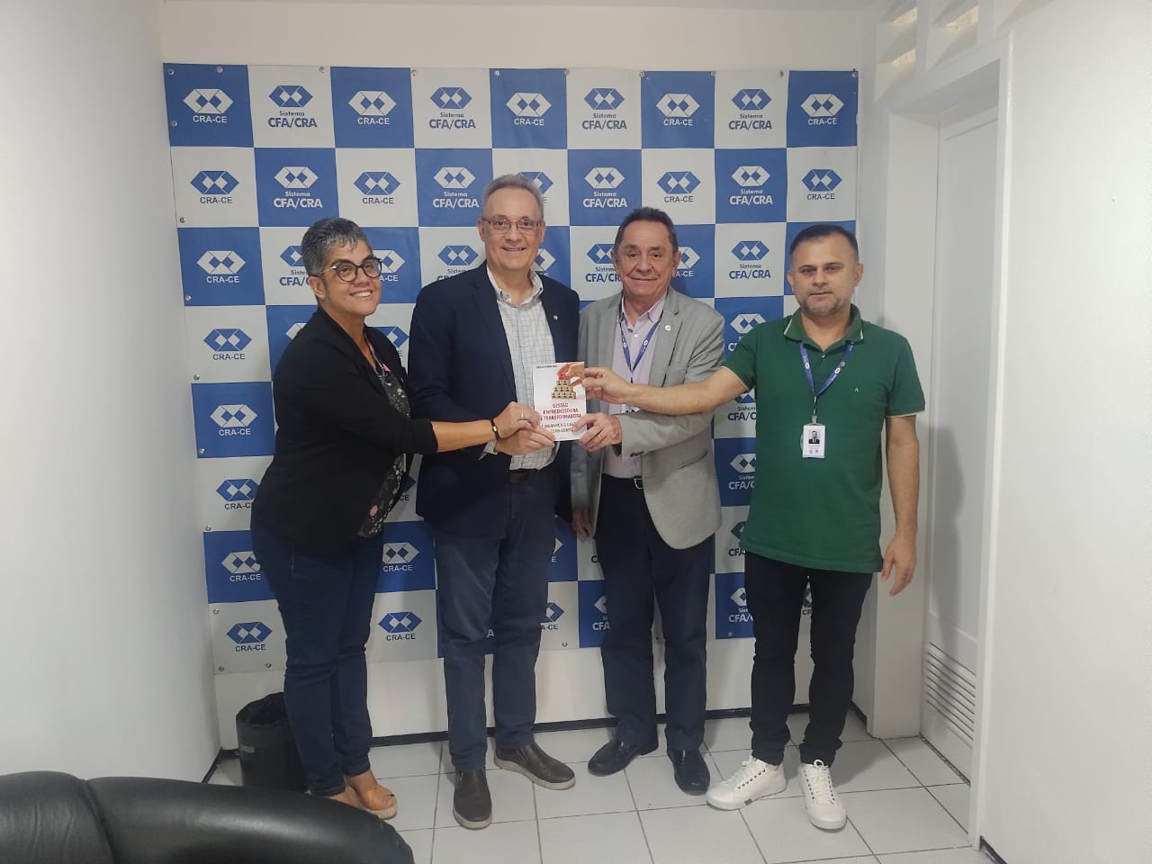 Adm. Rogério Cristino recebe visita de palestrante e consultor na sede do CRA-CE