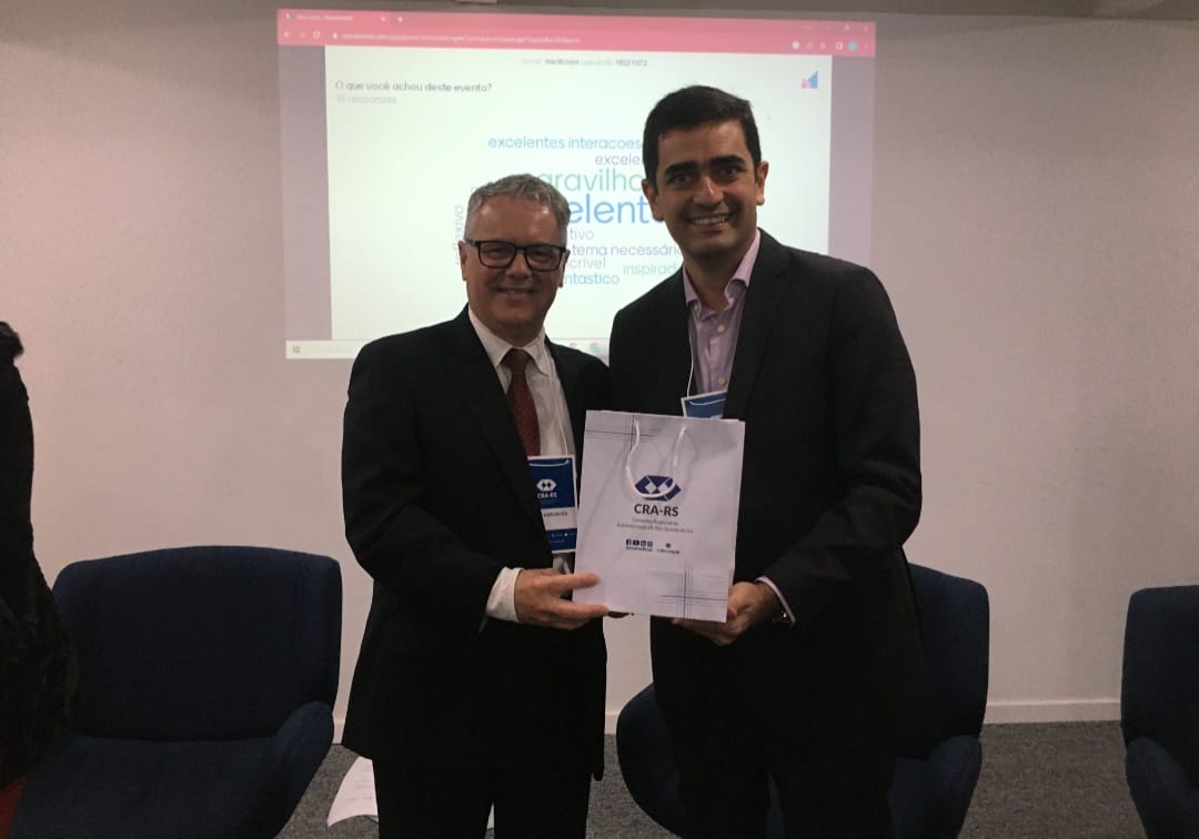 Conselheiro do CRA-CE, Adm. Marcos James, palestra sobre o impacto das DCNS na formação profissional em evento no Rio Grande do Sul