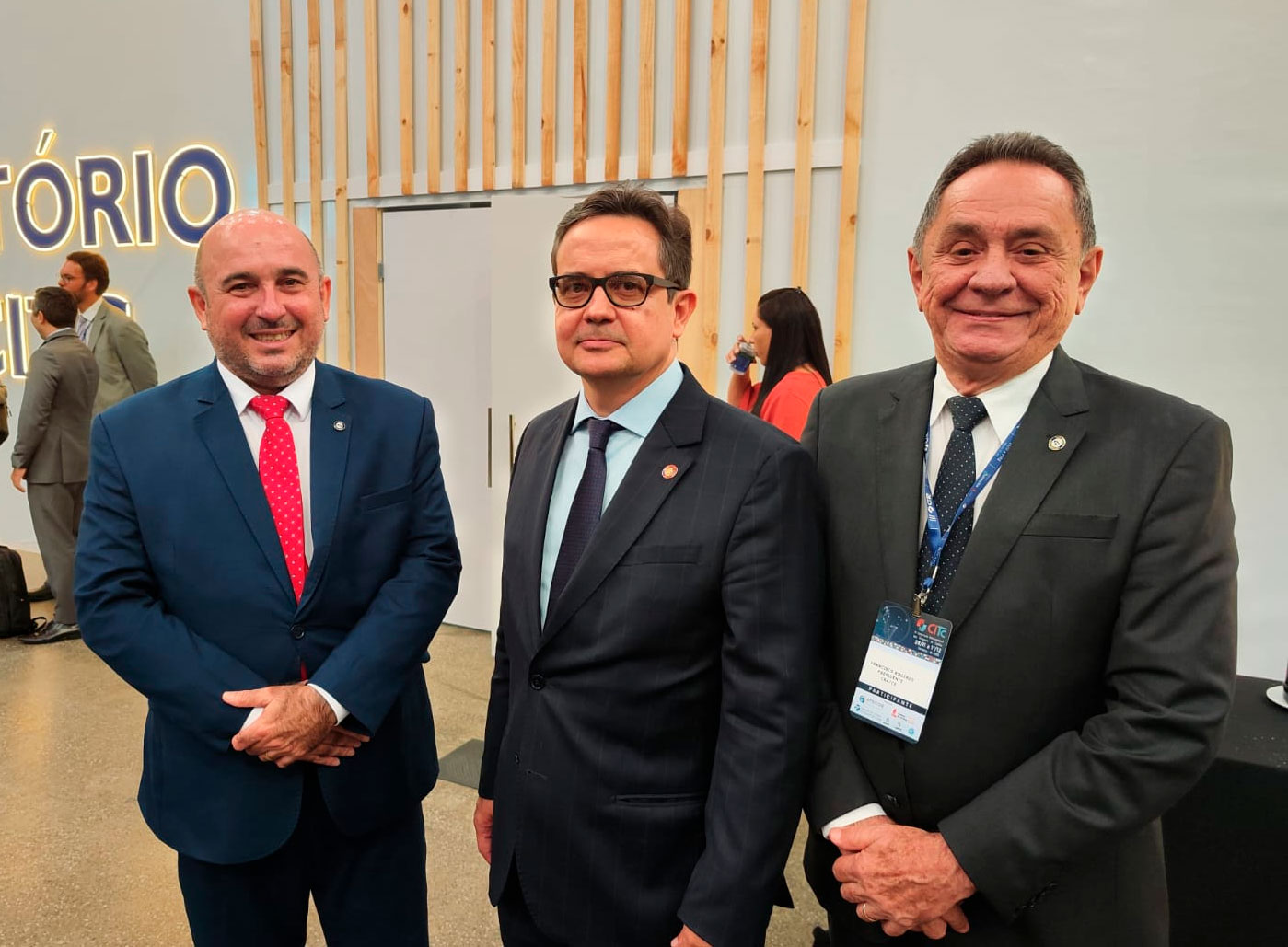  Presidentes do CFA e CRA-CE são recebidos por Dr. Edilberto Pontes, Presidente do Instituto Rui Barbosa, no III Congresso Internacional dos Tribunais de Contas do Brasil