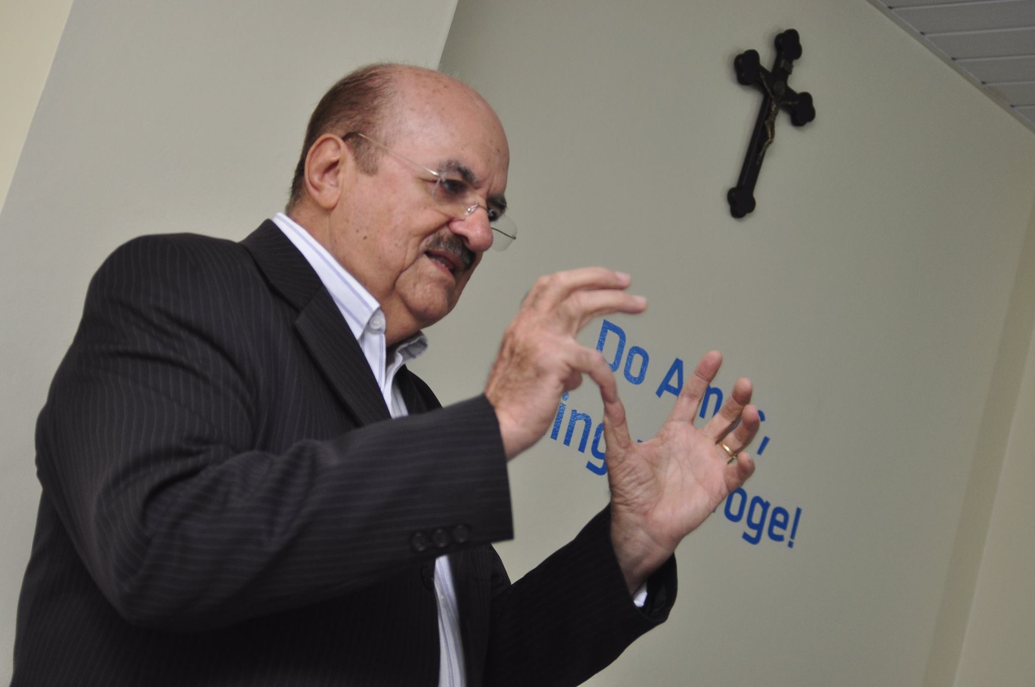 Título: "A saga de um Sertanejo Girassol": Ex-Presidente do CRA-CE, Adm. Vicente de Paulo Pereira, lança livro sobre trajetória de vida e legado no Ceará