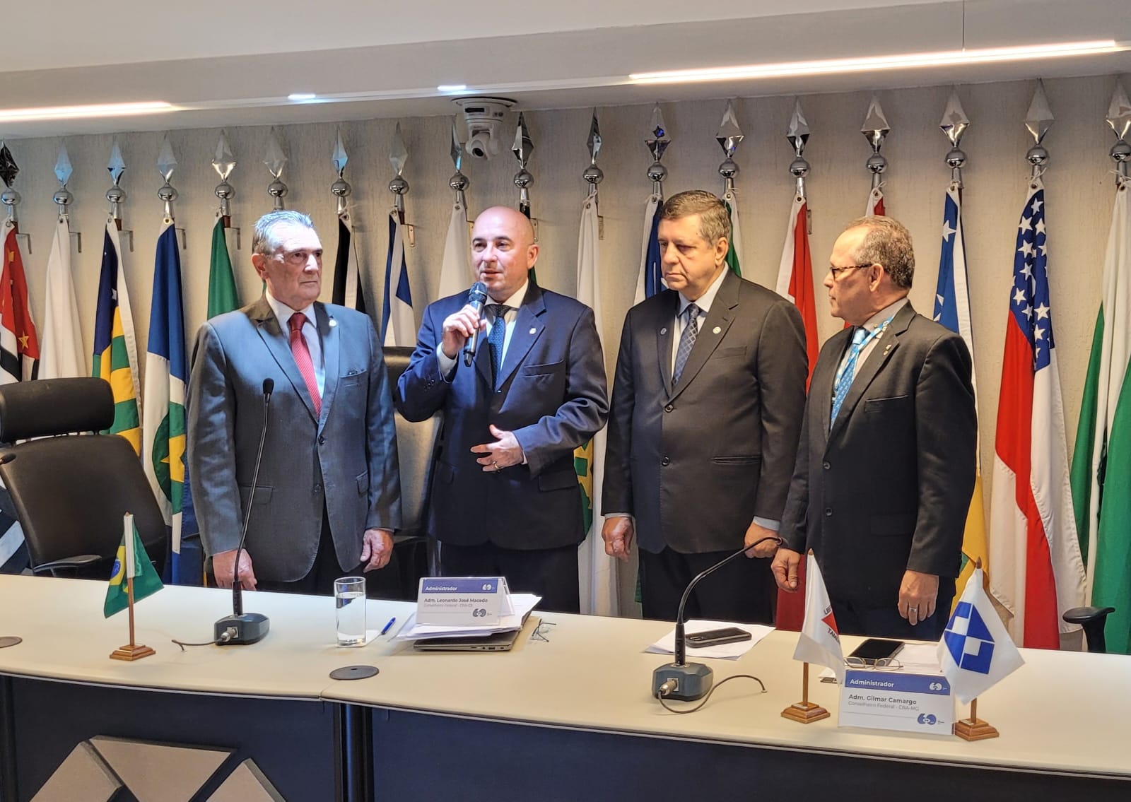 Adm. Leonardo Macedo e Adm. Gilmar Camargo são reconduzidos aos cargos de presidente e vice-presidente