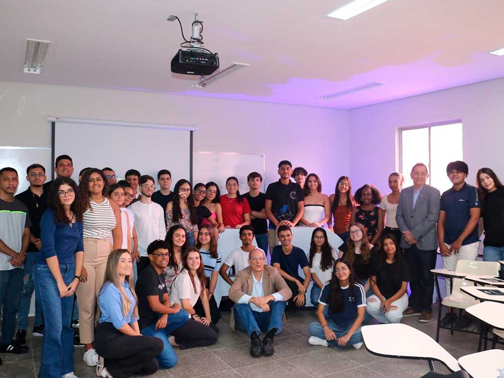 CRA-CE realiza palestra para alunos do primeiro semestre de Administração da UFC