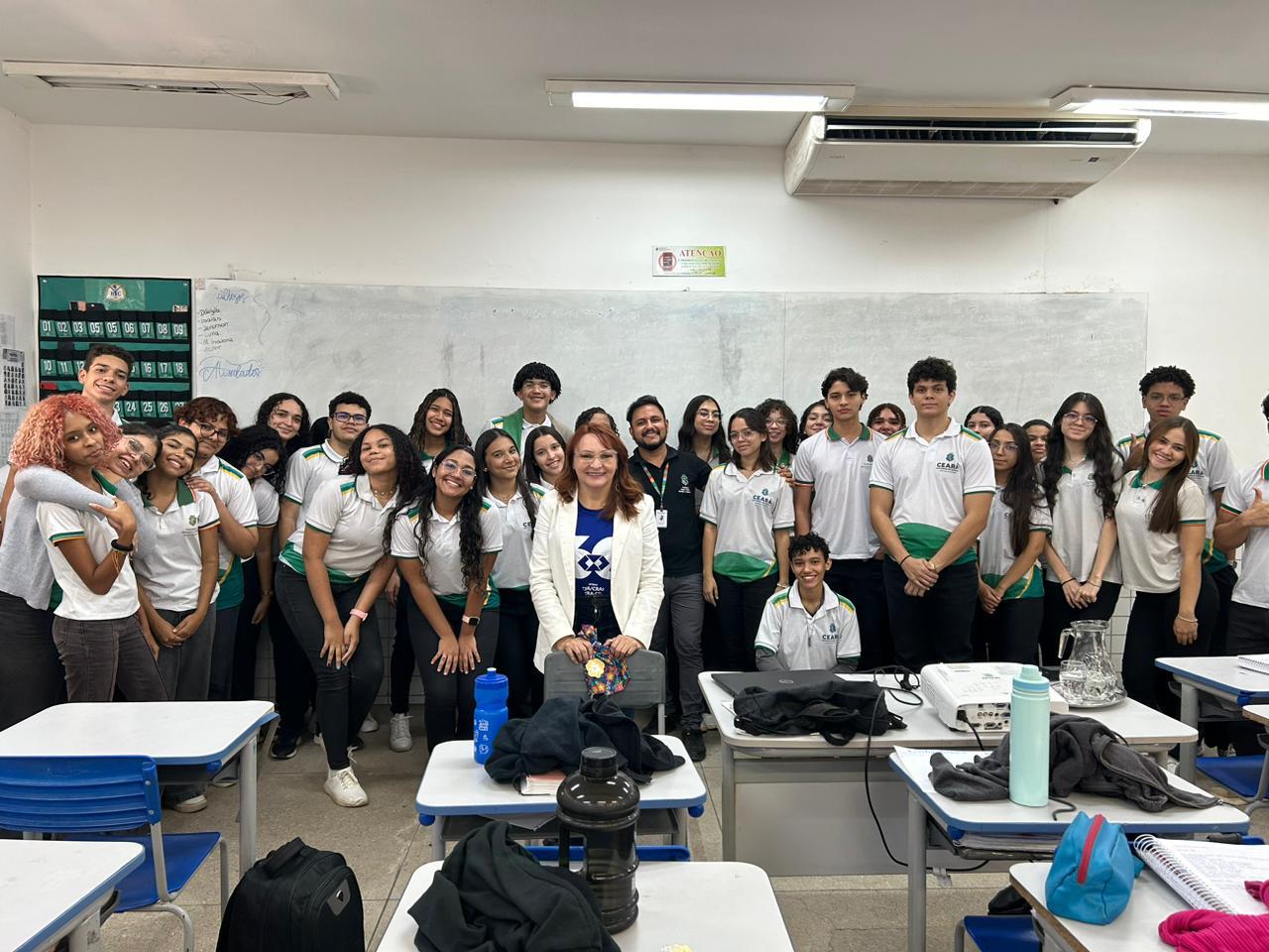 Representantes do CRA-CE participam de atividade na EEEP Raimundo Saraiva Coelho, em Juazeiro do Norte