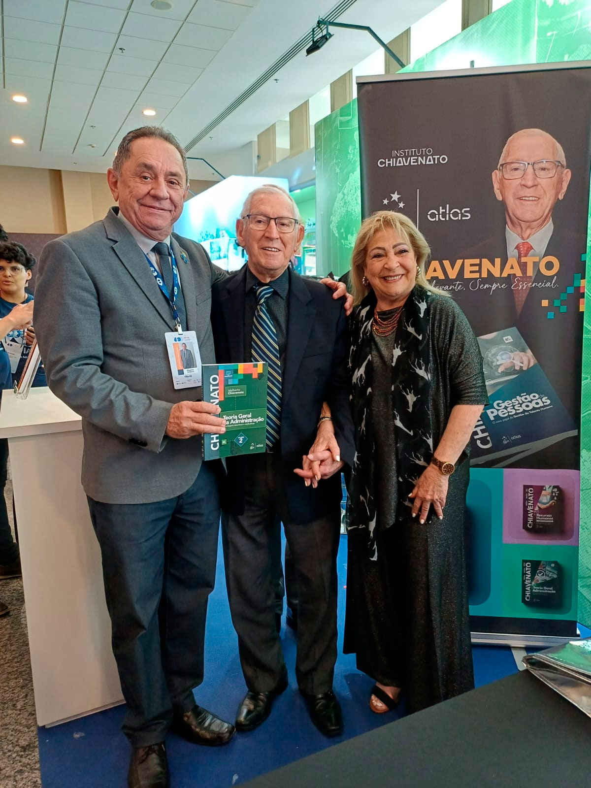 Presidente do CRA-CE encontra Idalberto Chiavenato durante o FIA 2025